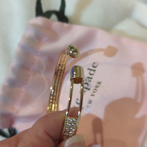Kate Spade earrings and bracelet and dust bag - Picture 7 of 7